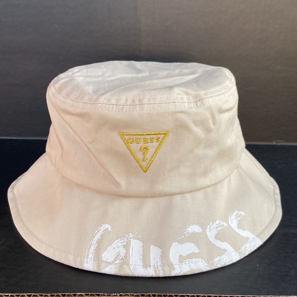 New GUESS Women’s Buckle Hat